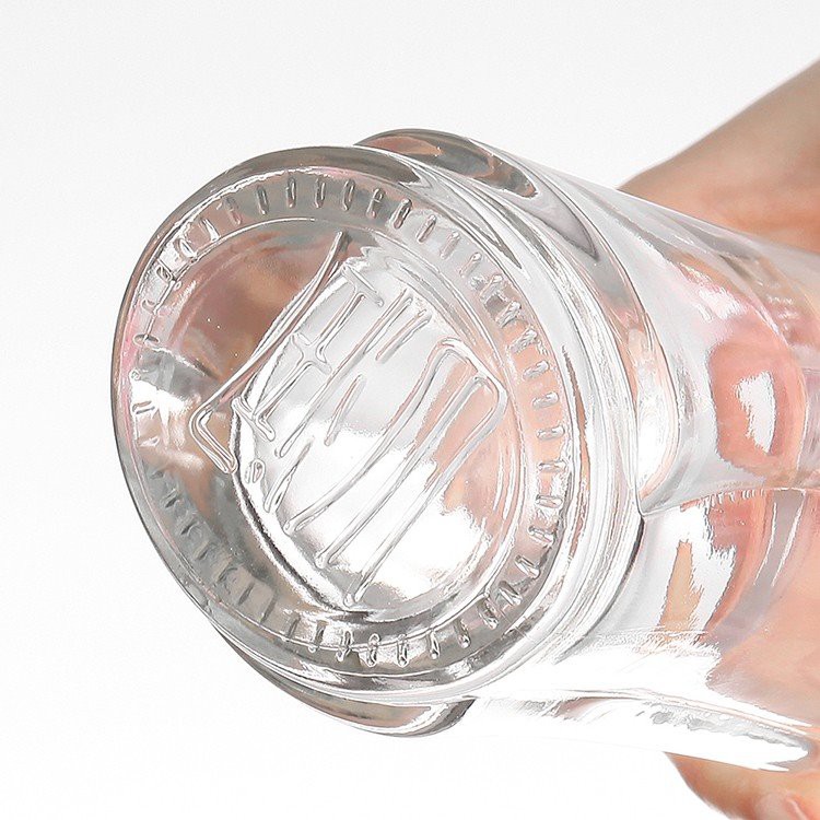 screw cap whiskey glass bottle