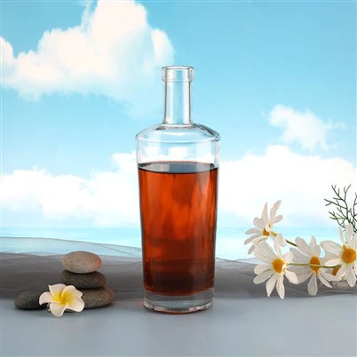 Klara glasflaskor för vodka
