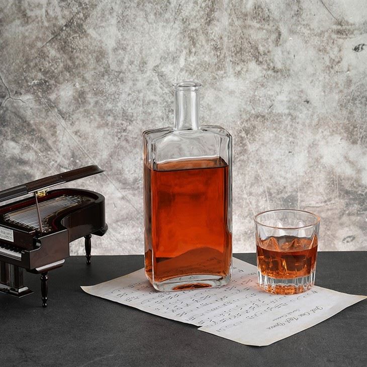 500ml Square Shaped Glass Wine Bottle