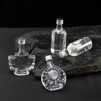 50 ml vodka i glasflaska